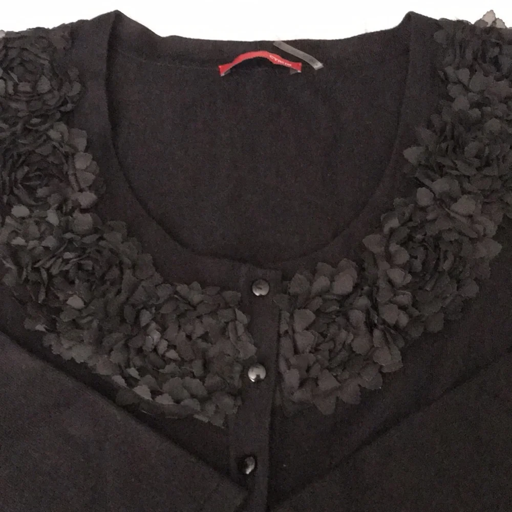 Women’s Sweater - Picture 4 of 4